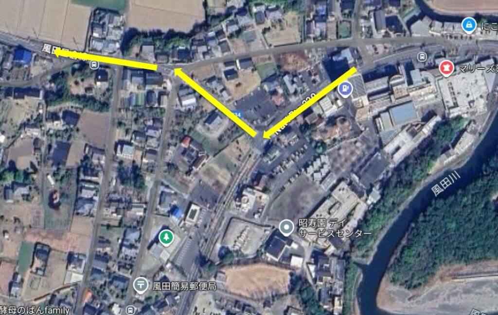 国道220号の風田交差点を右折する場所の案内図
